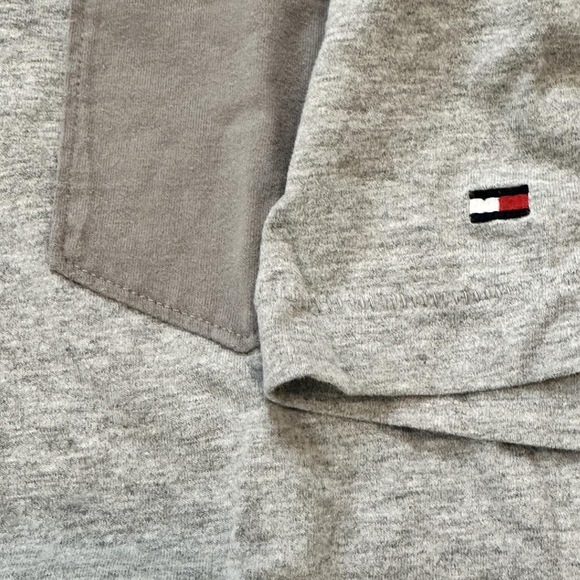 Gray Minimalist Tommy Hilfiger Natural Fibers cotton tee in Cream - Picture 4 of 5